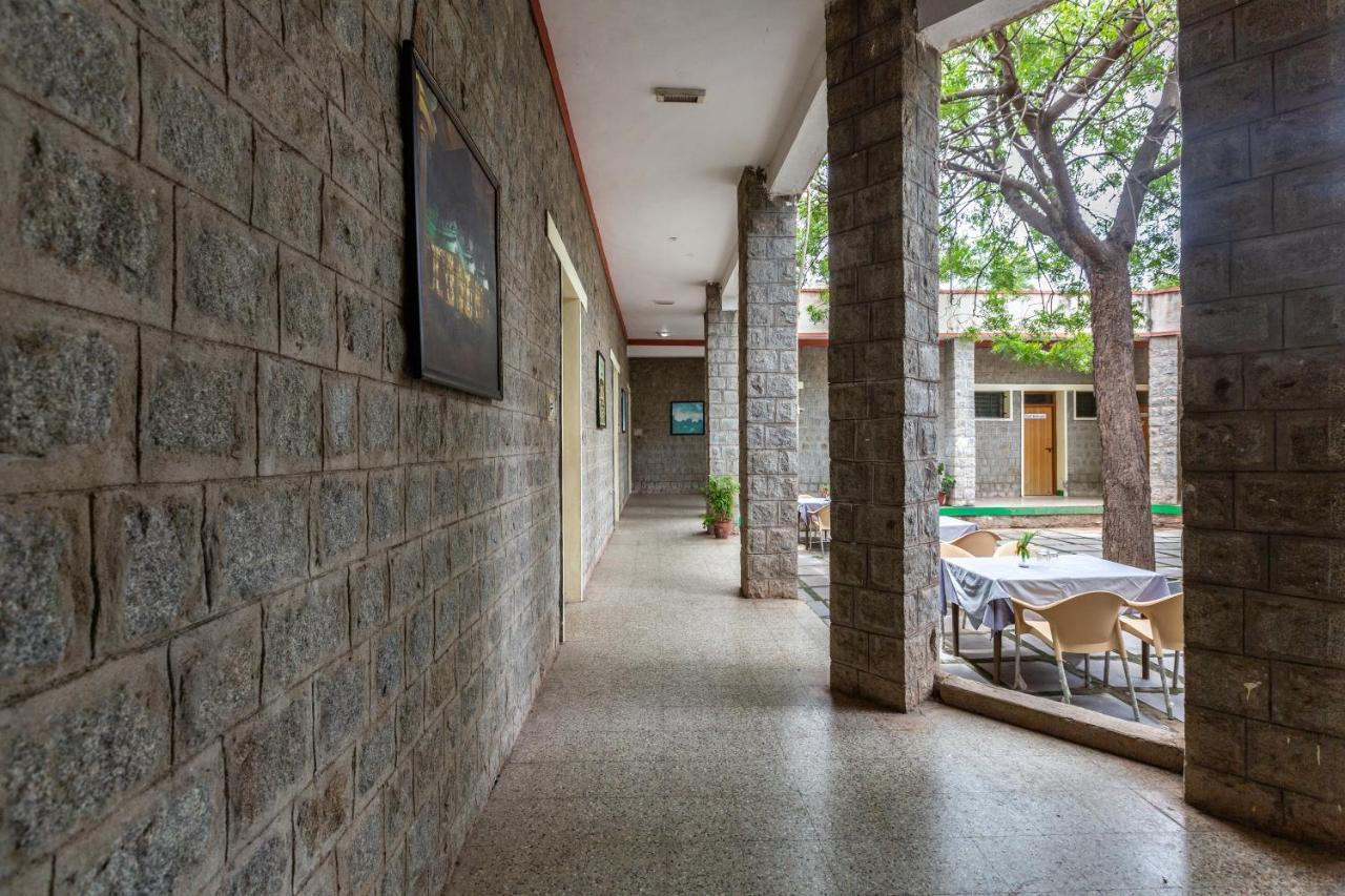 Kstdc Hotel Mayura Bhuvaneshwari Kamalapur Хампи Екстериор снимка