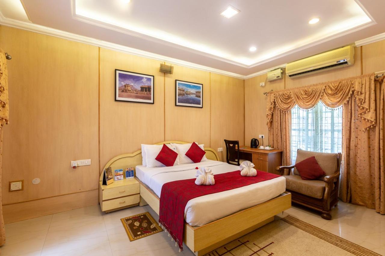 Kstdc Hotel Mayura Bhuvaneshwari Kamalapur Хампи Екстериор снимка