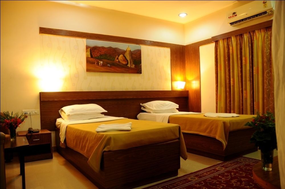 Kstdc Hotel Mayura Bhuvaneshwari Kamalapur Хампи Екстериор снимка